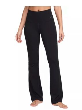 NIKE Women's Legendary Skinny Fit slight flare Yoga Pants in black - Size Small